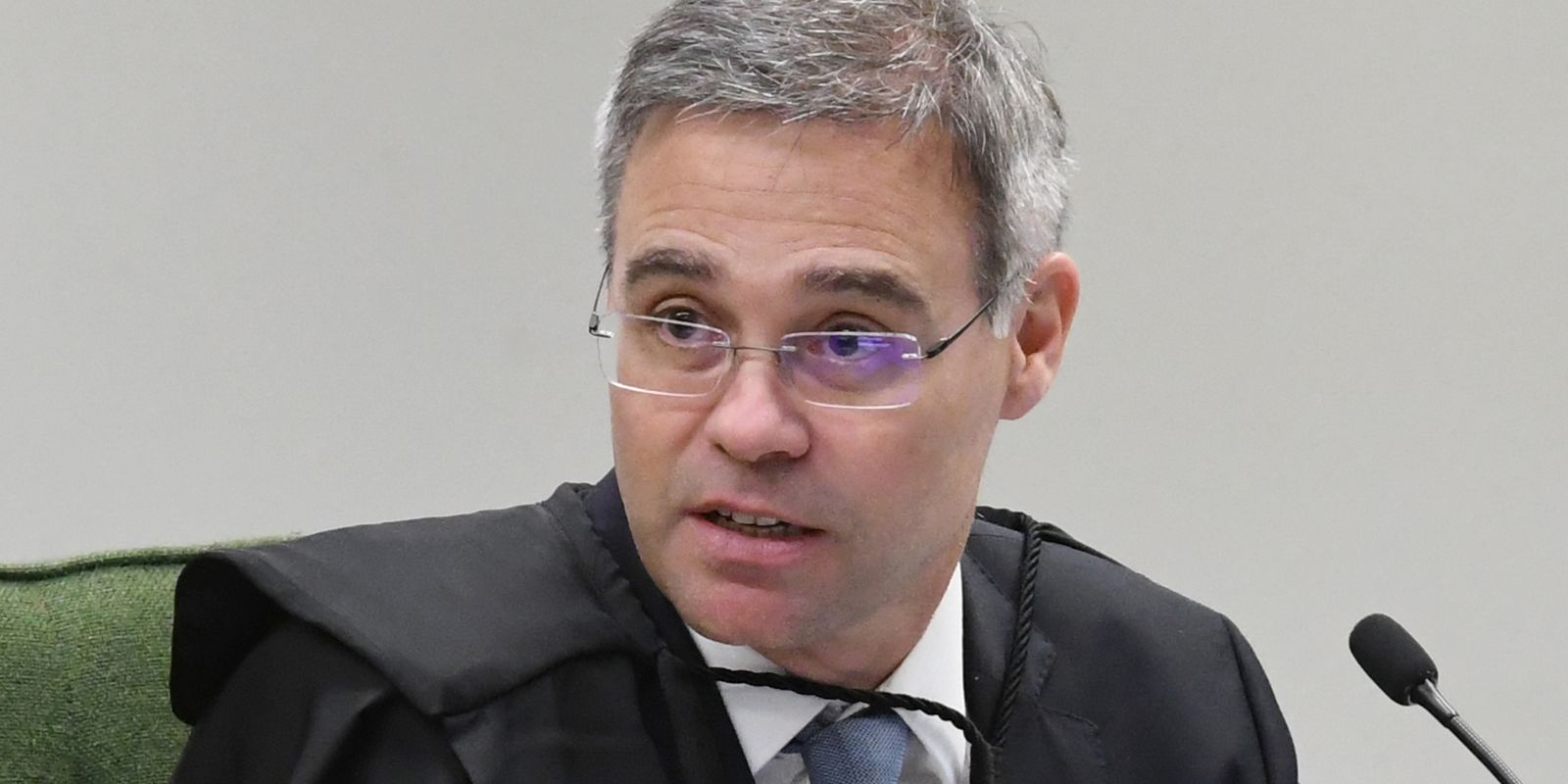 Mendonça diz que juiz não é estrela e deve assumir responsabilidades